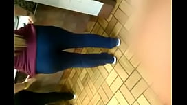 Fat black girl pissing