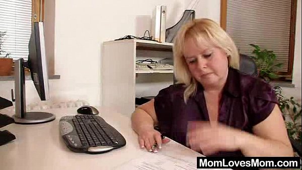 Amateur mom loves sex