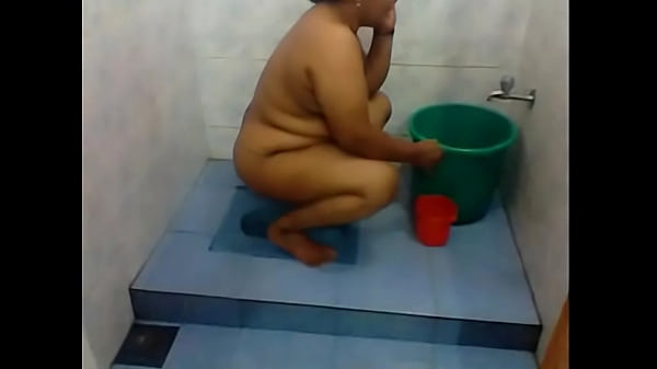 Indian mallu aunty pissing scene