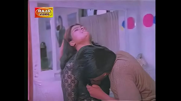 Mumbai girls pissing scene