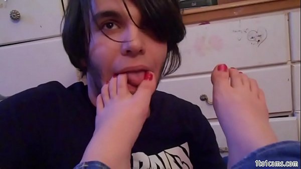 Teen worship mature feet scene